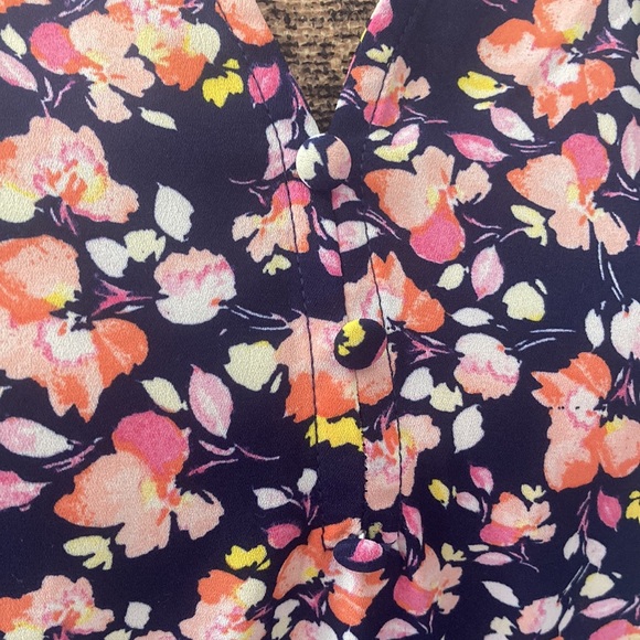 Women's Floral, V-Neck Shirt 👚 - Picture 6 of 8